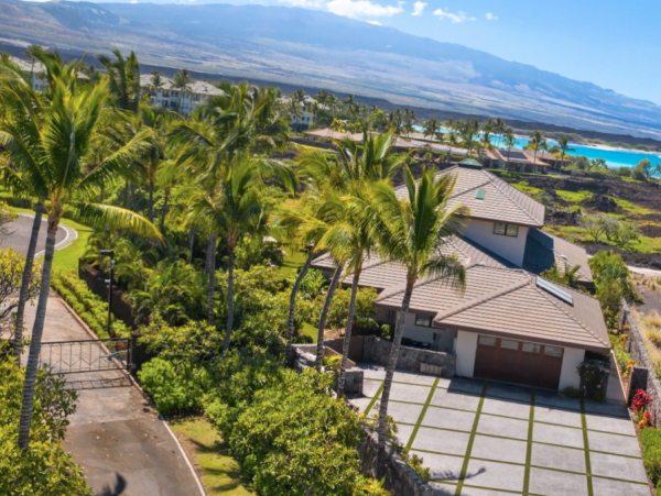 Luxury Vacation Estate with 8 Bedrooms in Waikoloa Village